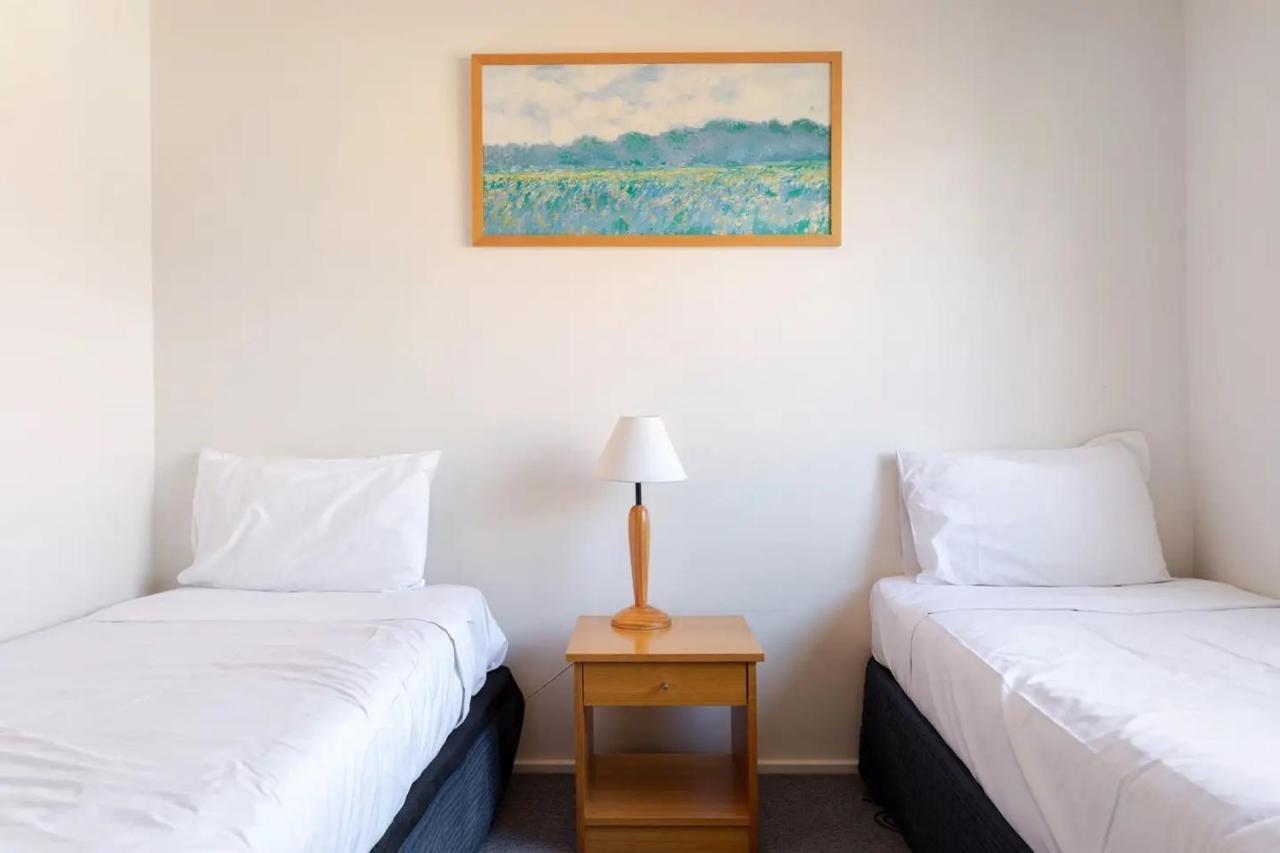 אוקלי Lamplighter Motel מראה חיצוני תמונה