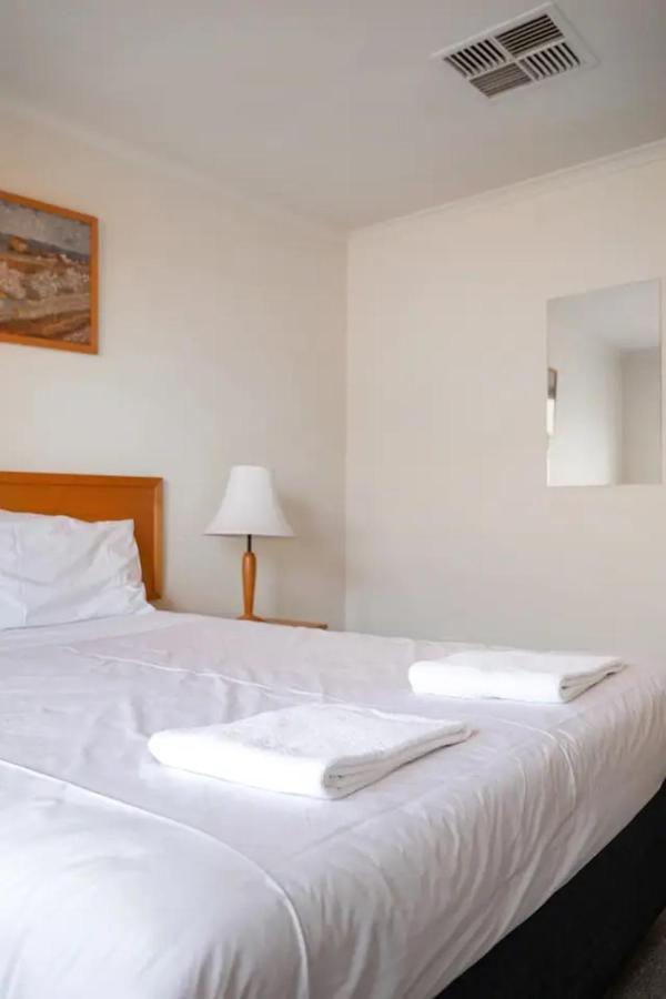 אוקלי Lamplighter Motel מראה חיצוני תמונה